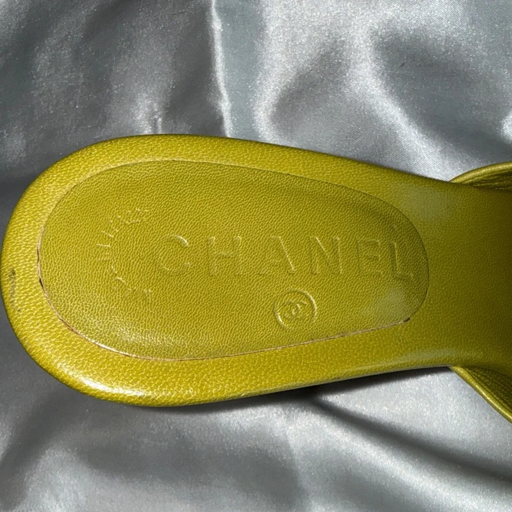 CHANEL CC Olive Green Calfskin Heeled Mules Rare Vintage - Picture 2 of 6